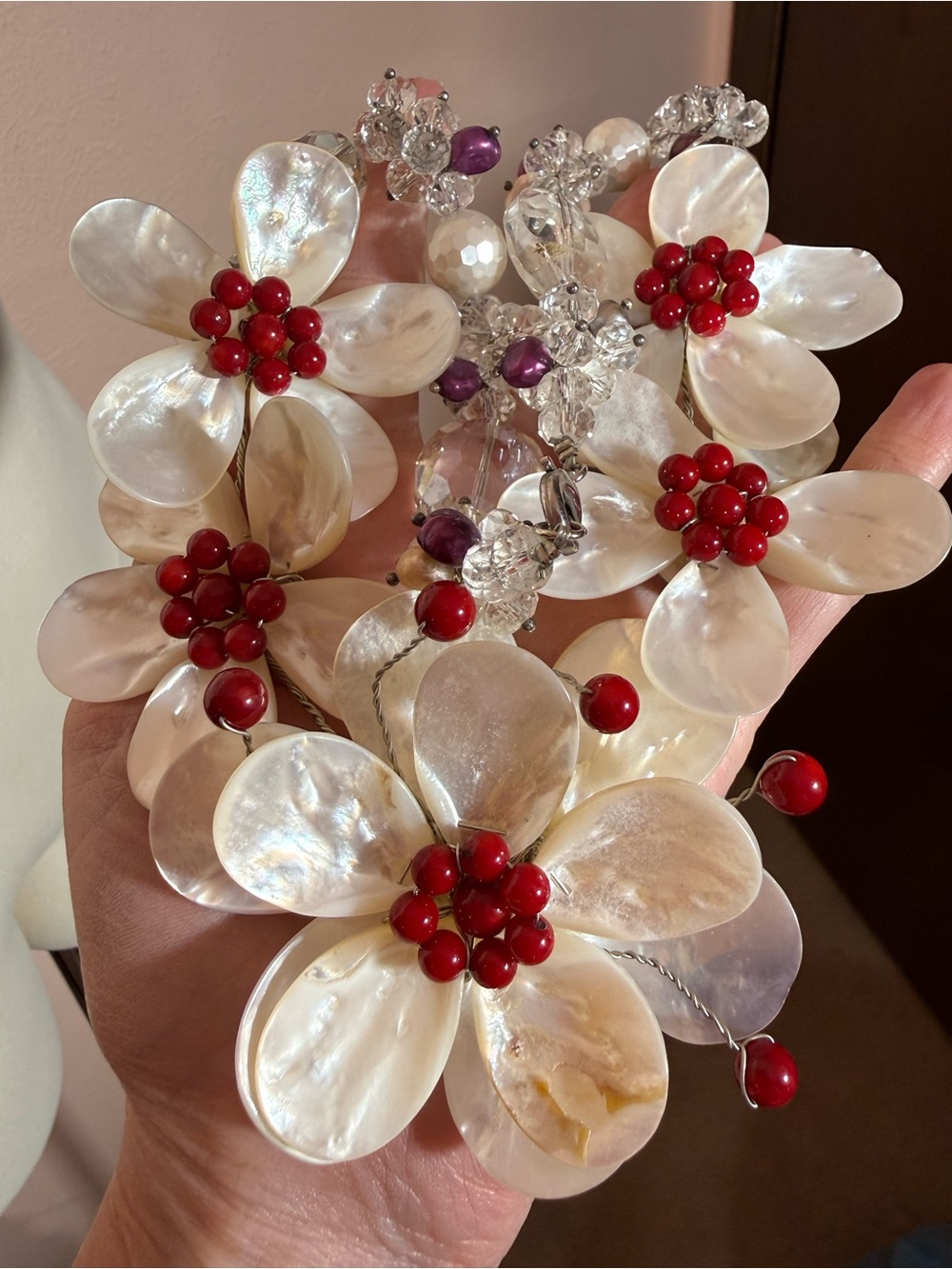 Vintage white mother of Pearl Shell oversized Hawaiian flower statement Necklace